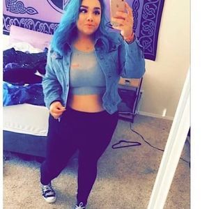 Meet your Posher, Clarisa